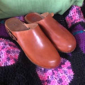 Vintage 1970s Italian Made G. H. Bass Cognac Leather & Wooden Clogs